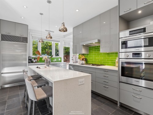 1204 14Th Avenue E, Vancouver, BC 
