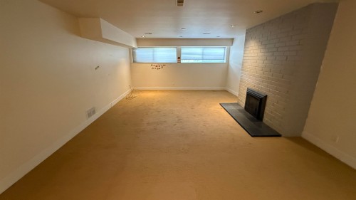 2244 32nd Avenue W, Vancouver, BC V6L 2B2 4