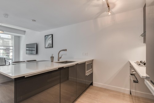 412-1283 Howe Street , Vancouver, BC V6Z 0E3 3