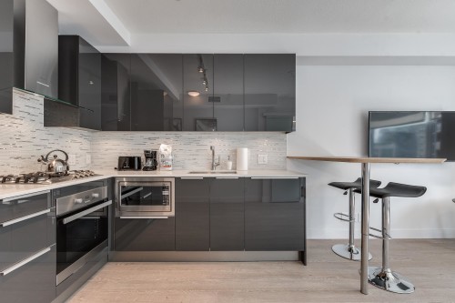 605-1283 Howe Street , Vancouver, BC V6Z 0E3 2