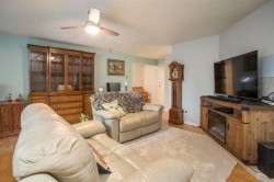 9890 Lyndhurst Street Burnaby, BC V3J 1G1