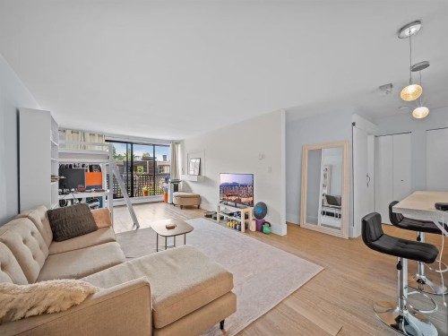 210-141 13th Street W, North Vancouver, BC V7M 1N5 5