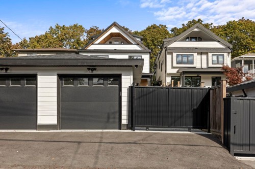 2-3576 Pender Street E, Vancouver, BC V5K 2E3 3