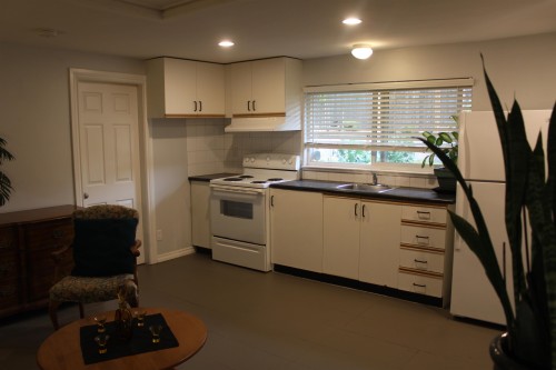 737 Robinson , Coquitlam, BC V3J 4E9 3