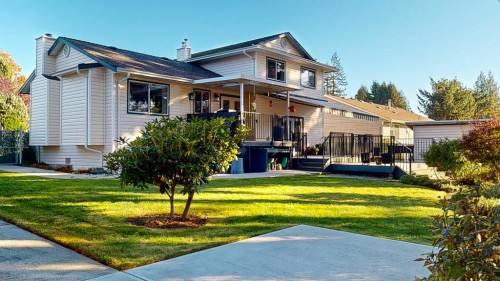 5619 Curtis Place  Sechelt, BC V7Z 0R9