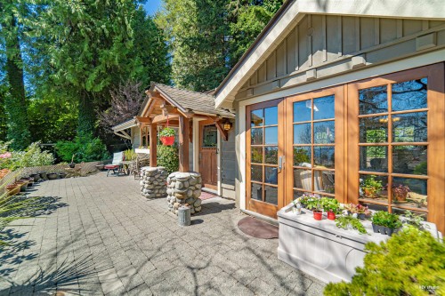 2261 Gisby Street  West Vancouver, BC V7V 4N5