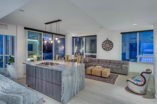 PH2015-68 Smithe Street , Vancouver, BC V6B 0P4 2
