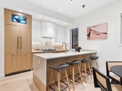 2-2541 2nd Avenue E Vancouver, BC V5M 1C7