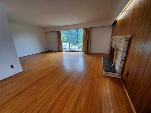 Upper-644 14th Street W, North Vancouver, BC V7M 1R2 2