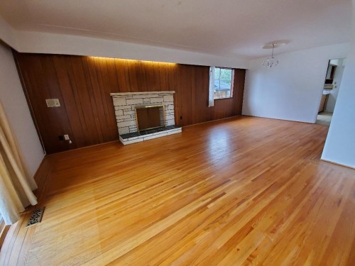 Upper-644 14th Street W, North Vancouver, BC V7M 1R2 4