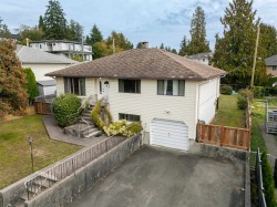 4638 Royal Oak Avenue Burnaby, BC V5G 3M5