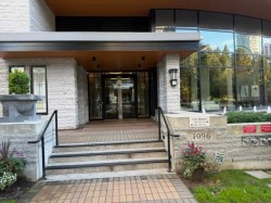 1505-3096 Windsor Gate  Coquitlam, BC V3B 0P4