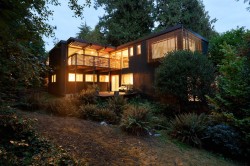 945 15th Street  West Vancouver, BC V7T 2T3