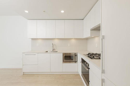 5xx-2181 Madison Avenue , Burnaby, BC V5C 0N4 2