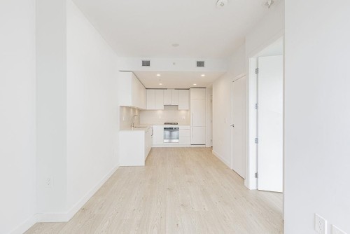 5xx-2181 Madison Avenue , Burnaby, BC V5C 0N4 3