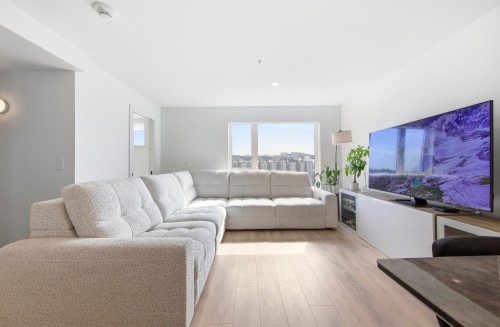 356-555 2nd E Street , North Vancouver, BC V7L 1E1 3