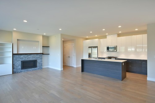 303-5780 Marine Way  Sechelt, BC V7Z 0L8