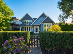 355 15th Street E North Vancouver, BC V7L 2R6