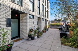 312-1647 Pender Street E Vancouver, BC V5L 1W2