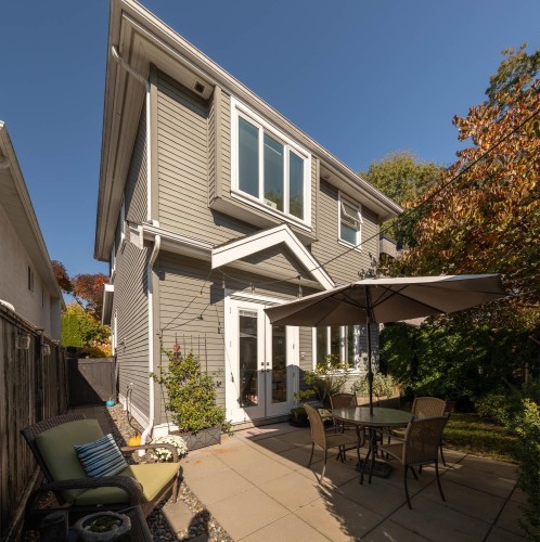 572 16Th Avenue E, Vancouver, BC 