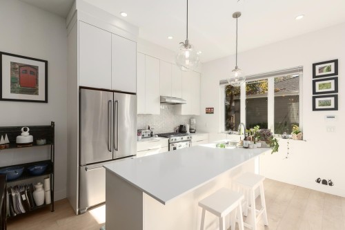 572 16Th Avenue E, Vancouver, BC 