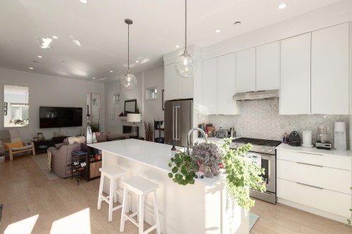 572 16Th Avenue E, Vancouver, BC 