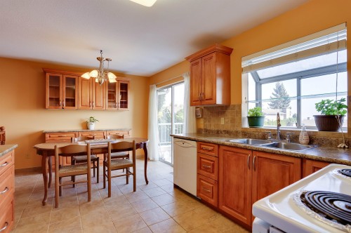 468 Cariboo Crescent, Coquitlam, BC 