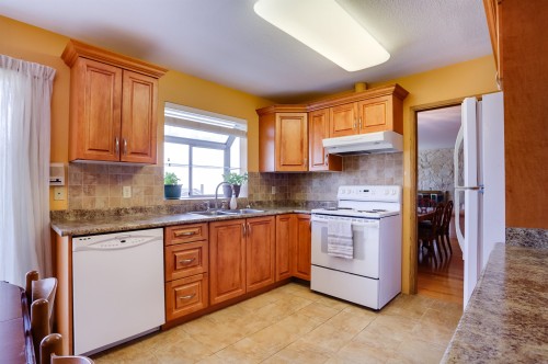 468 Cariboo Crescent, Coquitlam, BC 
