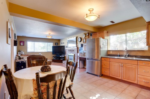 468 Cariboo Crescent, Coquitlam, BC 