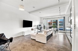 209-133 8th Avenue E Vancouver, BC V5T 1R8
