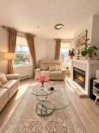 102-108 Esplande WNorth Vancouver, BC V7M 3M8