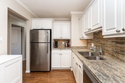 301-327 Ninth Street New Westminster, BC V3M 3V8