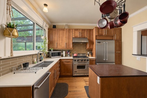 1761 4Th Avenue E, Vancouver, BC 