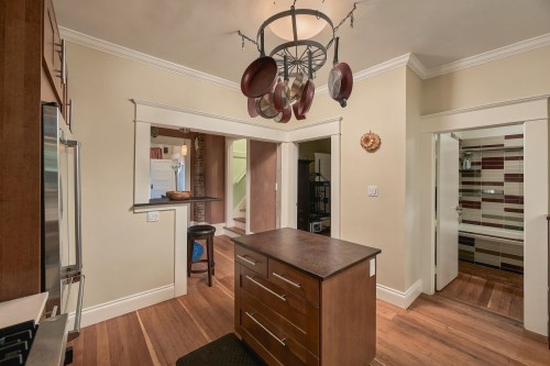 1761 4Th Avenue E, Vancouver, BC 