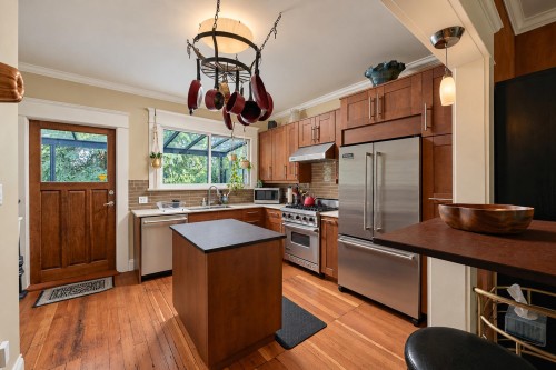 1761 4Th Avenue E, Vancouver, BC 