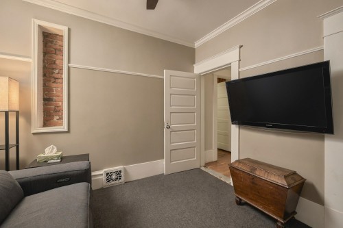 1761 4Th Avenue E, Vancouver, BC 