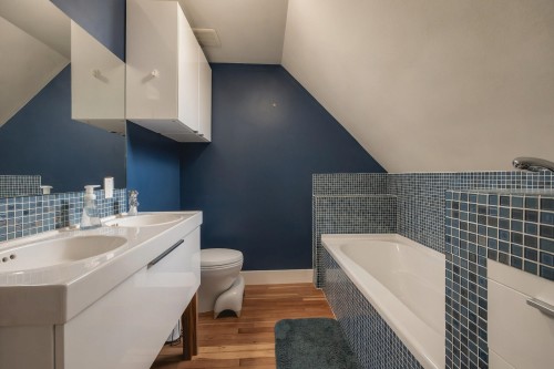 1761 4Th Avenue E, Vancouver, BC 