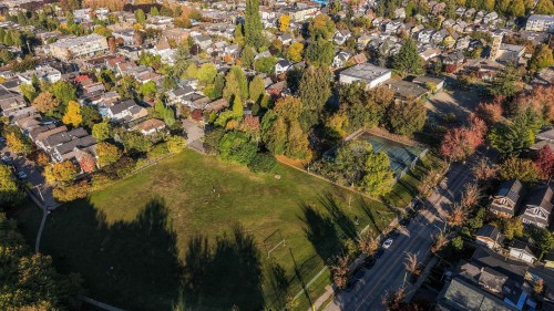 1761 4Th Avenue E, Vancouver, BC 