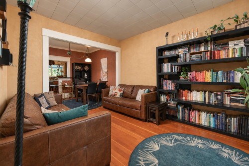 1761 4Th Avenue E, Vancouver, BC 