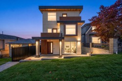2-3034 5th Avenue E Vancouver, BC V5M 1N8
