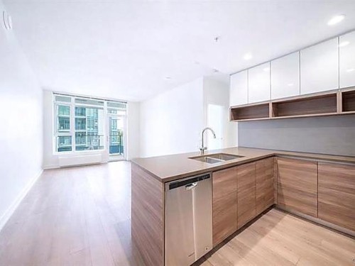 401-8850 University Crescent  Burnaby, BC V5A 4Y8