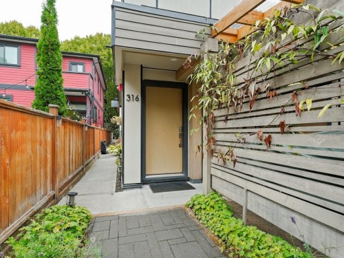 320 32Nd Avenue E, Vancouver, BC 