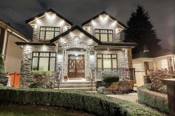 66 44th Avenue W Vancouver, BC V5Y 2V1