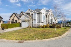 12493 Davenport Drive Maple Ridge, BC V2X 8X2