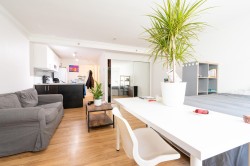 104-1940 Barclay Street  Vancouver, BC V6G 1L3