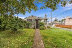 3713 Kincaid Street  Burnaby, BC V5G 1V4