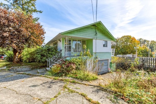 205 Nelson Street  Coquitlam, BC V3K 4M5