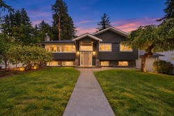 21768 117 Avenue Maple Ridge, BC V2X 2J5
