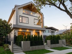 2-2879 43 Avenue E Vancouver, BC V5R 2Z1