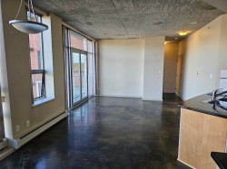 502-919 Station Street  Vancouver, BC V6A 4L9